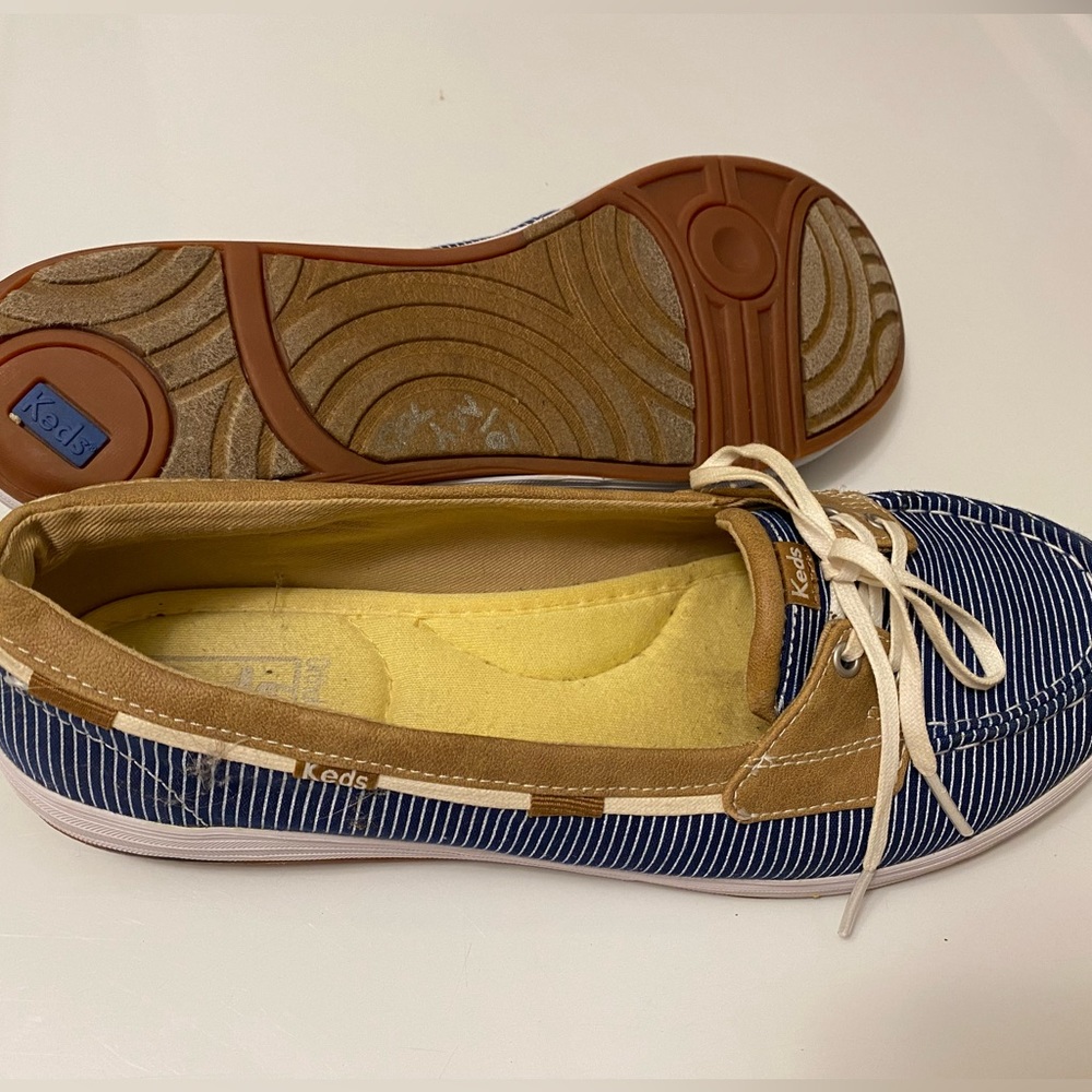 Womens Keds boat shoe. Size 10. SALE !